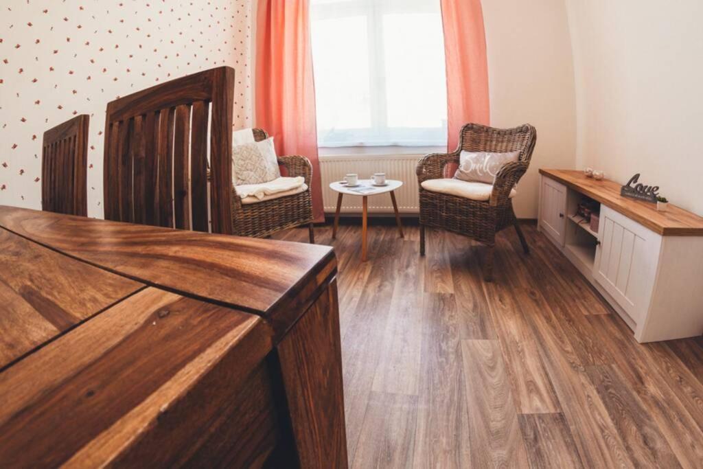 Stylovy Apartman V Centru Nachoda Exterior photo
